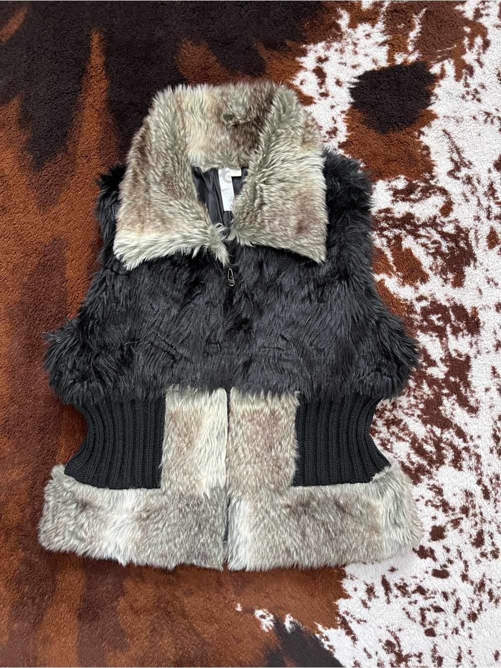 Y2K Grail INC International Concepts Faux Fur Fitted Vest Black + Brown | Sz: M